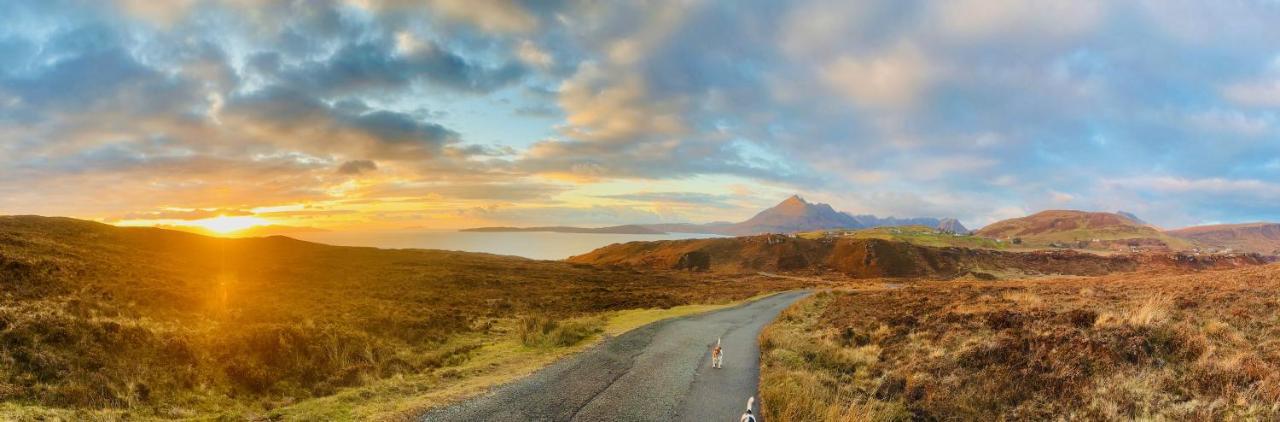 Tigh Mairi At Mary'S Thatched Cottages Elgol Exterior foto
